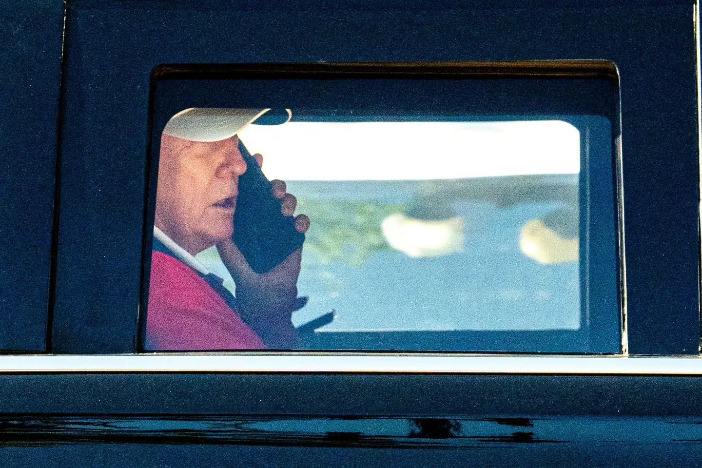 Den amerikanske præsident Donald Trump er på vej til en golfklub i Sterling, Virginia fra Det Hvide Hus.
