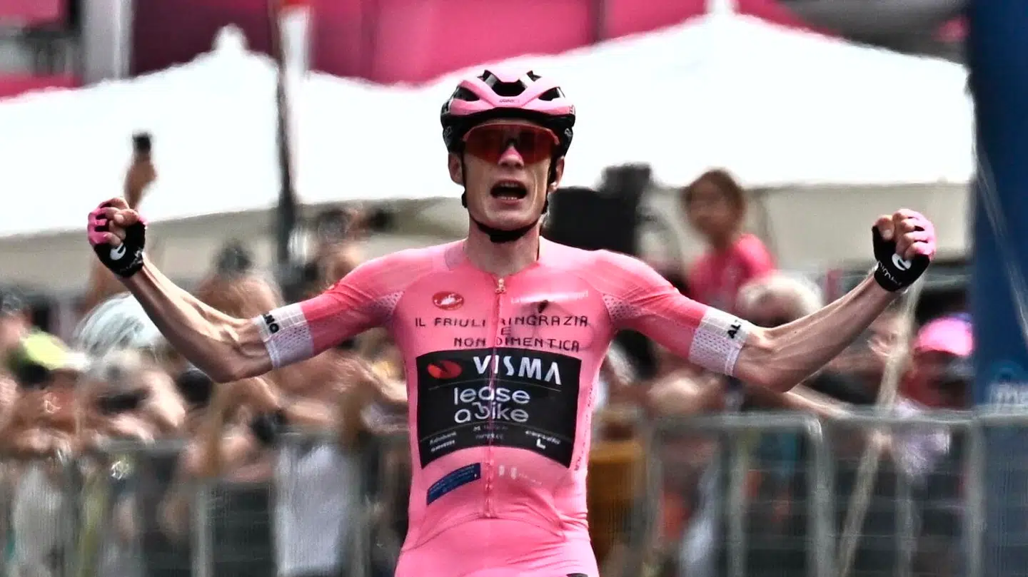 Jonas Vingegaard rakte armene i vejret, da han kørte over målstregen på toppen af Piancavallo-stigningen til sin femte etapesejr i Giro d'Italia, som Vingegaard vandt sammenlagt i overlegen stil.