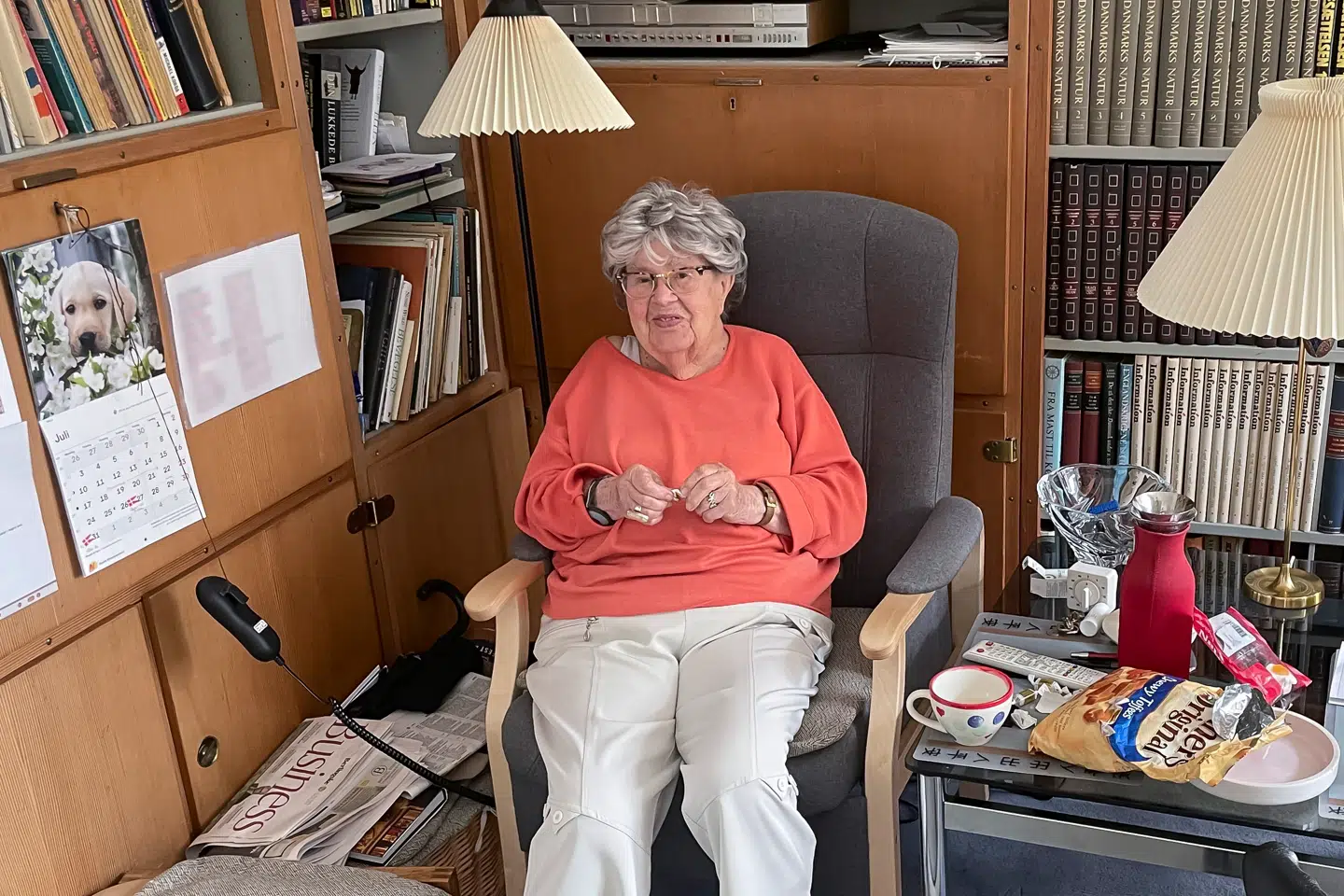 Agnes Louise Ahrenkilde fotograferet af sit barnebarn – og skribenten bag denne artikel – under hans sidste besøg hos hende i den lejlighed på Frederiksberg, hvor hun boede i 40 af sine 99 år.