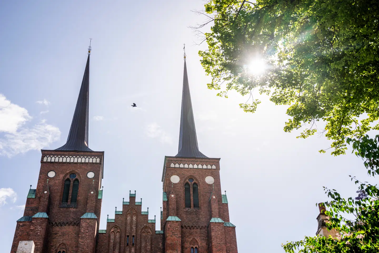 Roskilde Domkirke. Mandag eftermiddag blev store dele af byen ramt af strømsvigt, som først forventes at være tilbage 18:45.