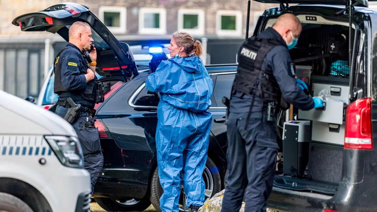 Politi arbejder på Rønnebær Alle i Helsingør, mandag den 1. juni 2026.