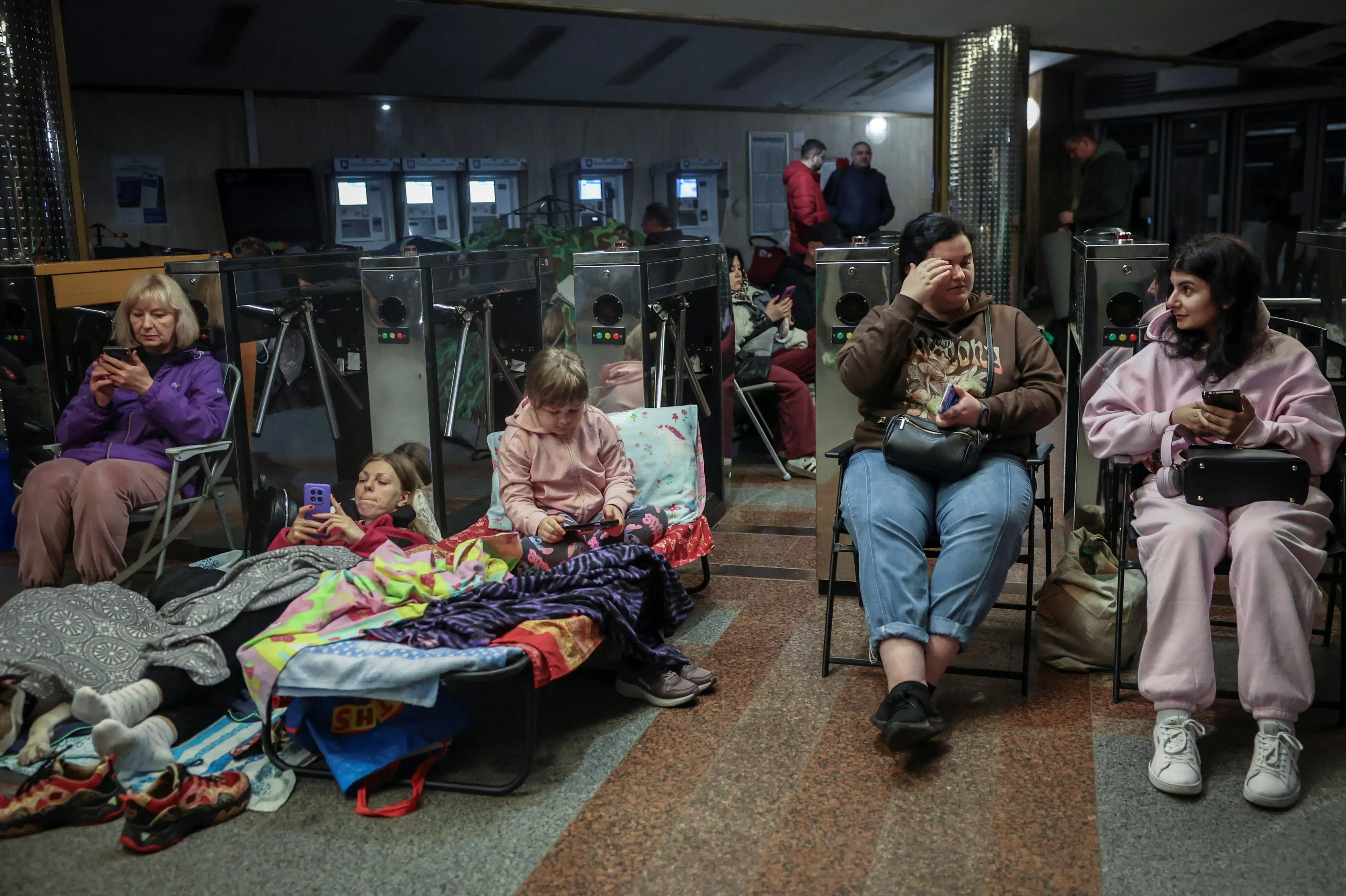 Flere meldes dræbt i omfattende russiske angreb mod Ukraine