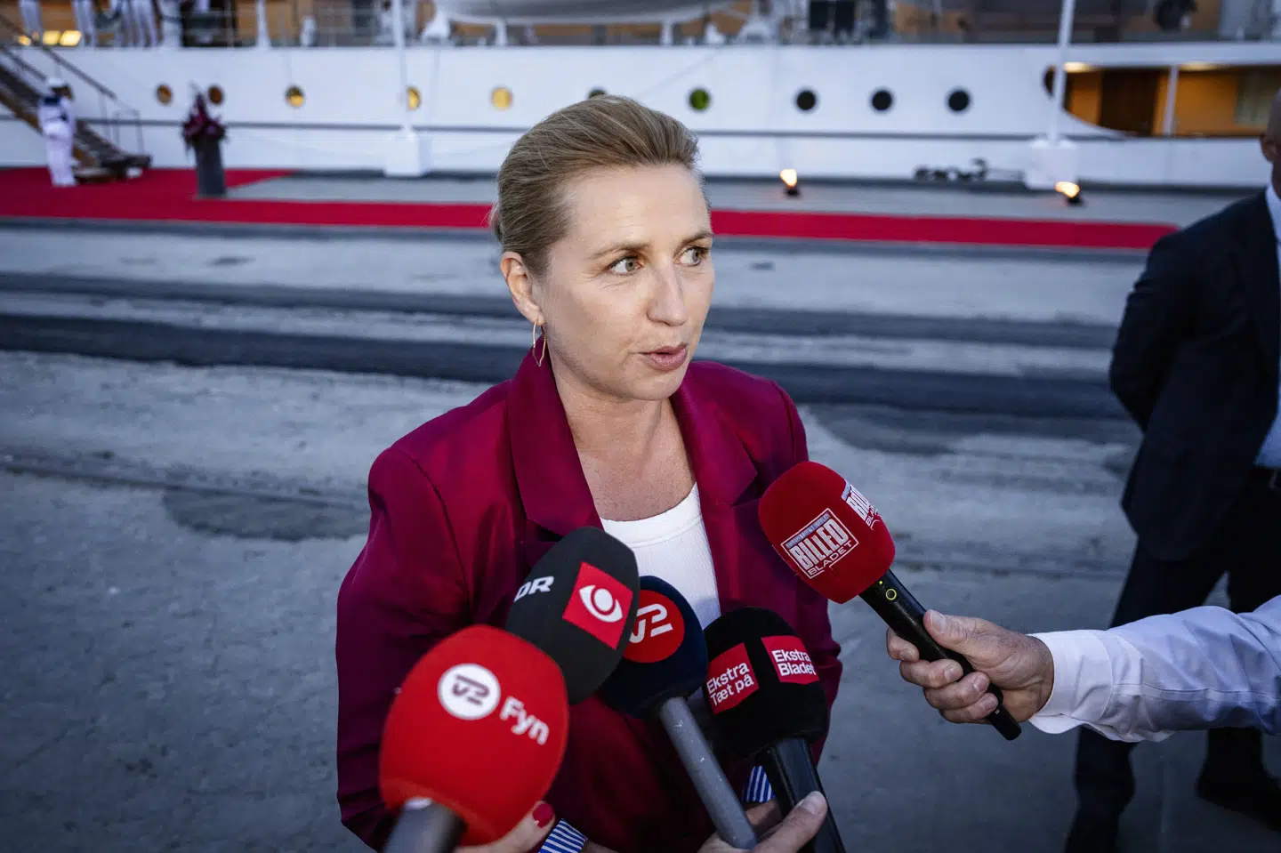 Fungerende statsminister Mette Frederiksen (S) meddelte mandag aften kong Frederik, at der dannes en regering, mens han var om bord på kongeskibet Dannebrog i Odense Havn.