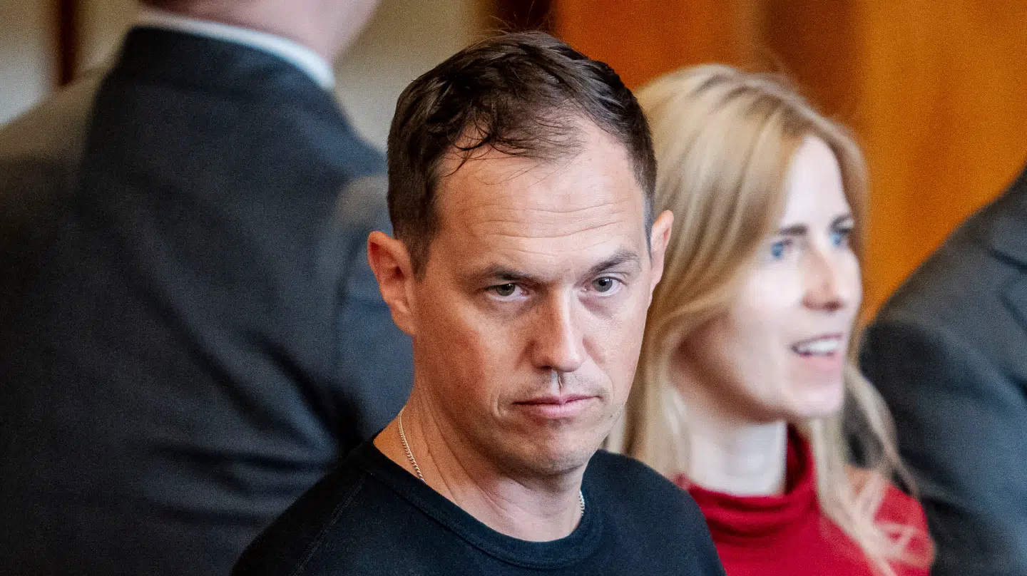 Løsgængeren Jacob Harris retter en hård kritik mod den nye regering.