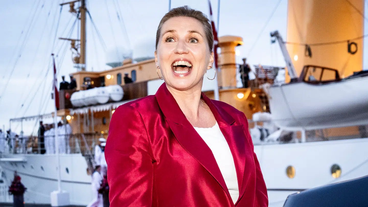 Fungerende statsminister Mette Frederiksen (S) efter at have meddelt kongen, at der dannes regering, ombord på kongeskibet Dannebrog.