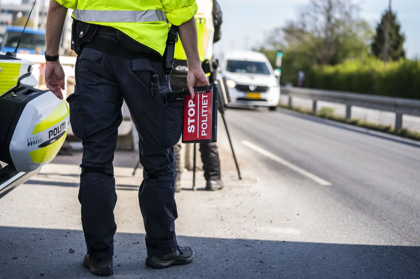 En 34-årig mand fra Nakskov blev stoppet af en færdselskontrol i Allinge mandag aften. Mindre end syv timere senere blev han stoppet igen i en anden bil. (Arkivfoto).