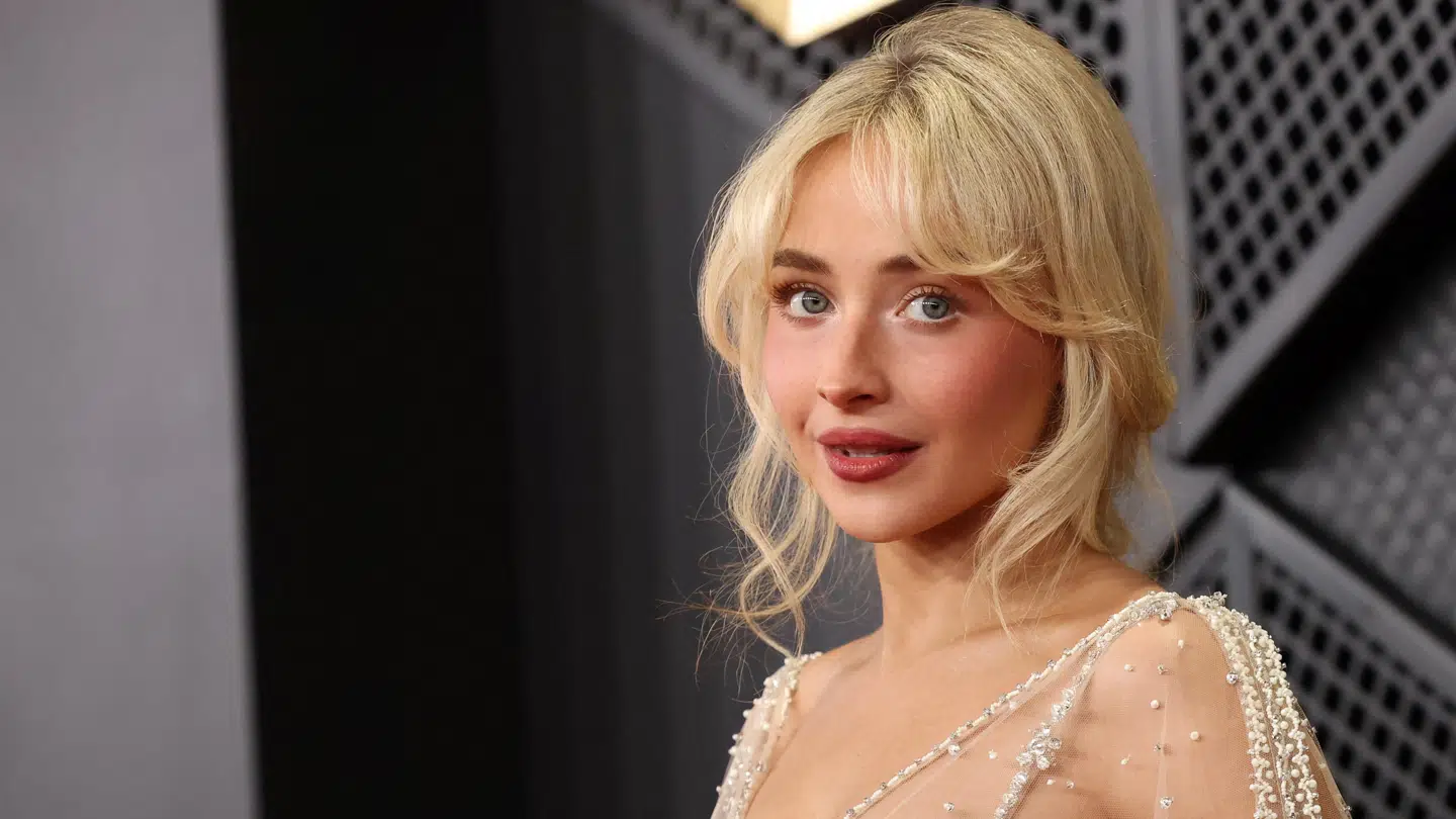 Musikeren Sabrina Carpenter mener, at hun er blevet udsat for stalking.