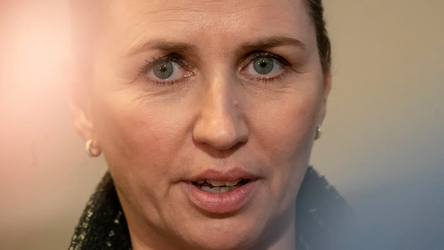 Statsminister Mette Frederiksen (S) mødte massiv kritik efter Socialdemokratiet stemte for fjernelsen af store bededag.