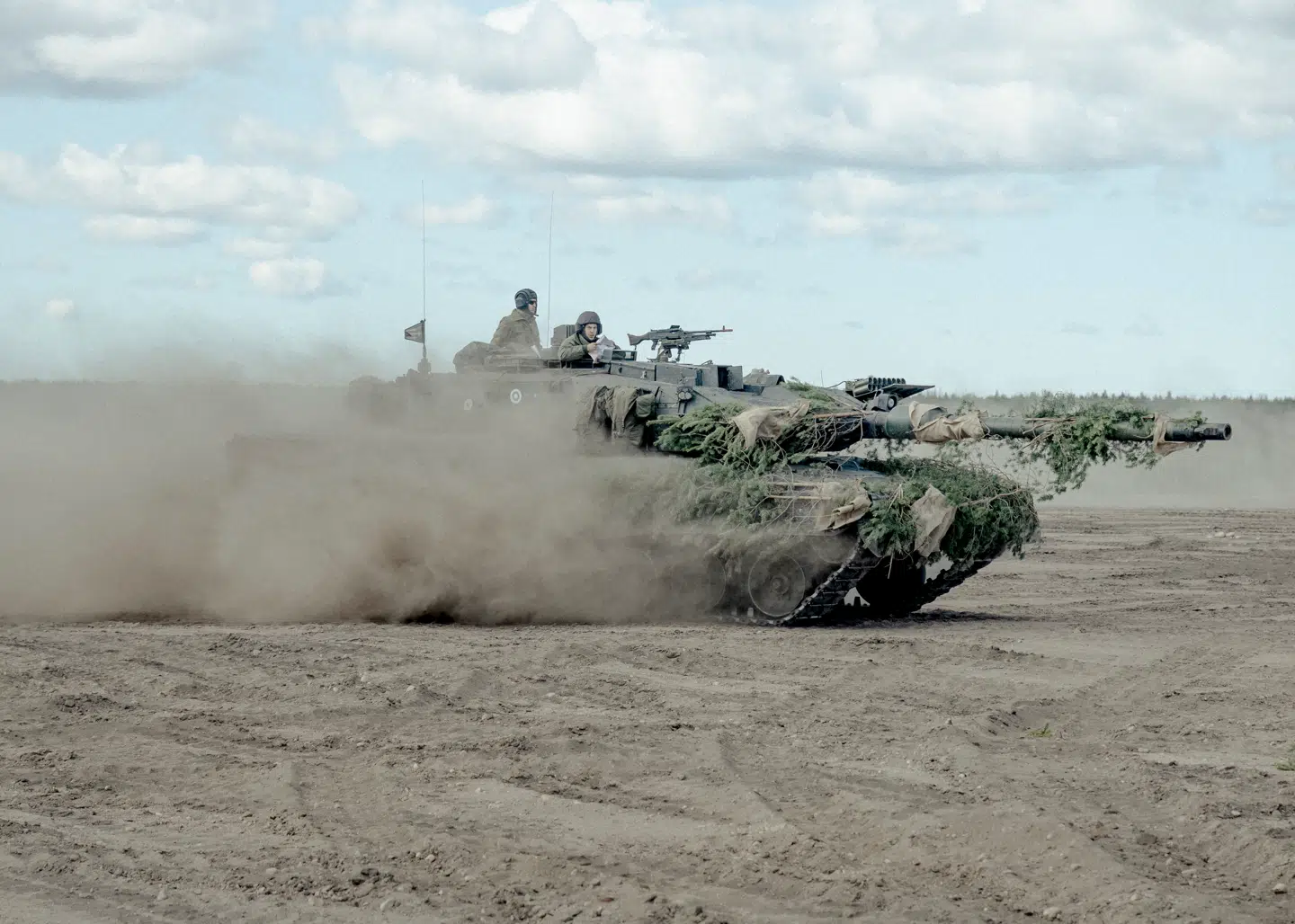 Finnerne har et af de største antal kampvogne og pansrede køretøjer i NATO. Nu skal forsvaret moderniseres for at matche den nye drone-virkelighed.
