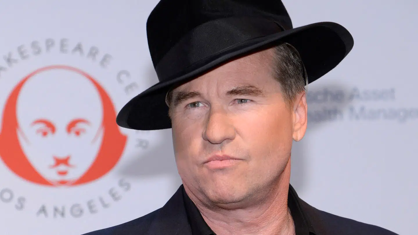 Den afdøde skuespiller Val Kilmer får voldsom kritik fra en af de instruktører, han arbejdede sammen med.