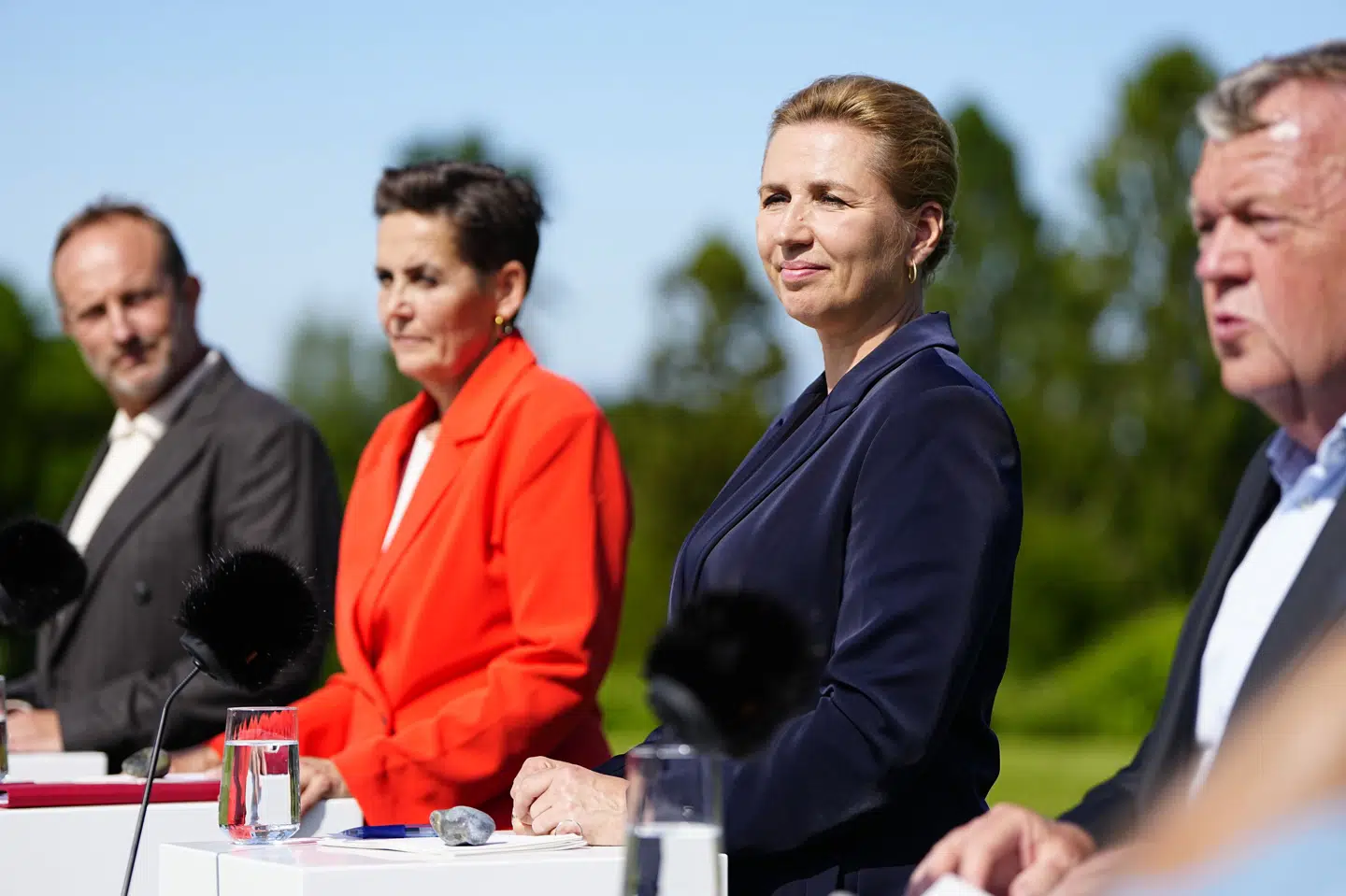 Den nye regering vil fjerne mellemskatten og toptopskatten, og selskabsskatten skal sænkes.