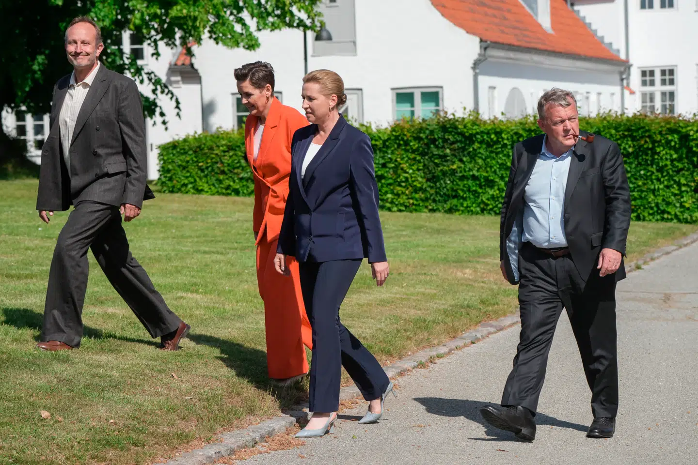 Stik imod anbefalinger fra alle kroge af den offentlige samfundsdebat vil den nye SSFMR-regering – »firkløverregeringen« – så hurtigt som muligt halvere momsen på fødevarer og fjerne den helt på frugt og grønt.