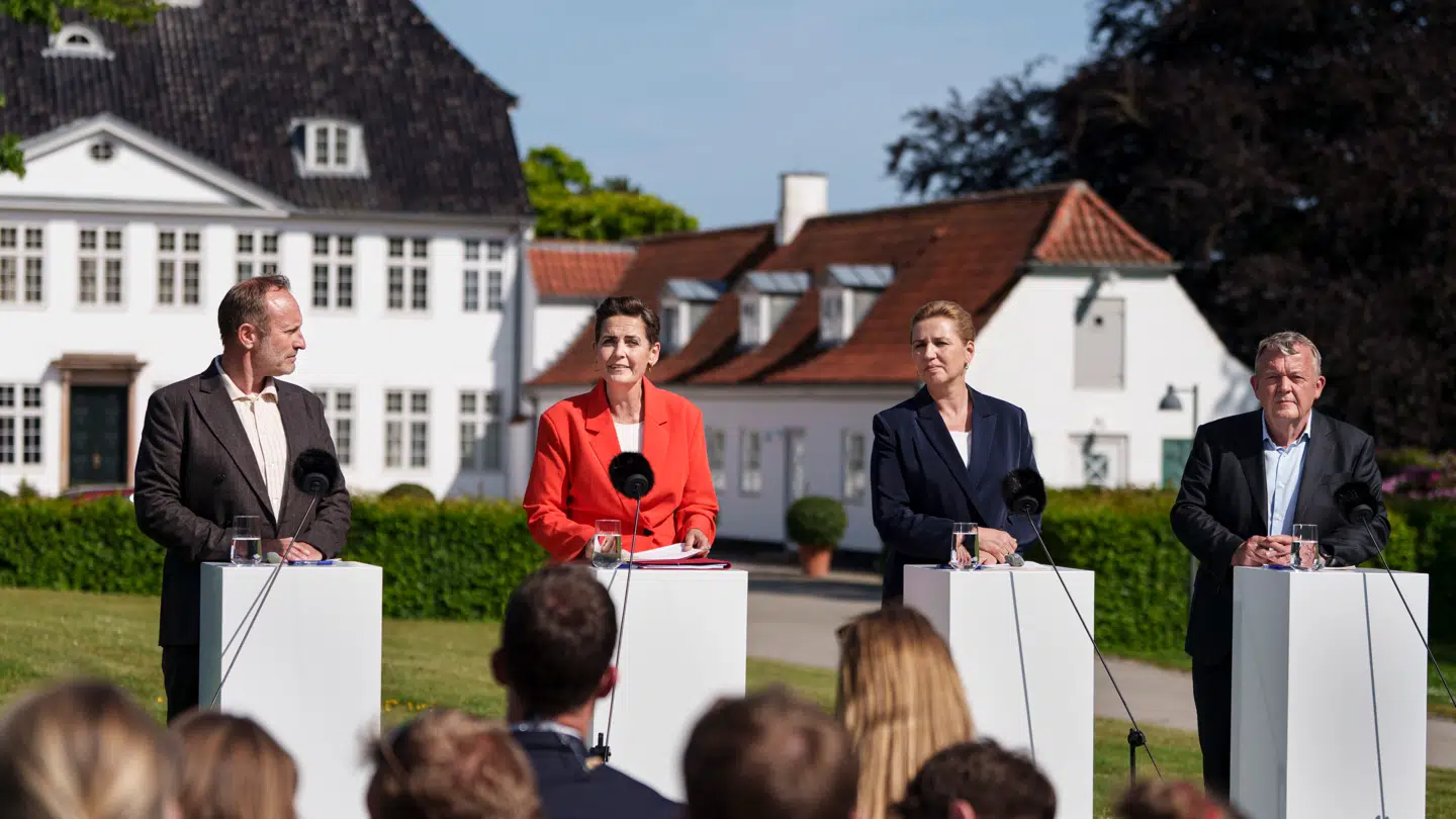 Partilederne Mette Frederiksen (S), Pia Olsen Dyhr (SF), Lars Løkke Rasmussen (M) og Martin Lidegaard (RV) præsentered regeringsgrundlaget for en ny regering i Danmark, på Marienborg.