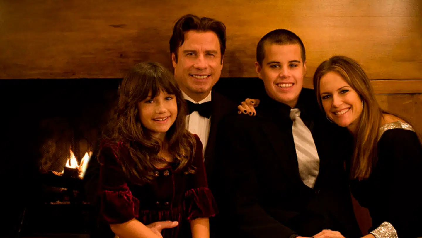 John Travolta fotograferet med hustruen Kelly Preston og børnene Jett og Ella.