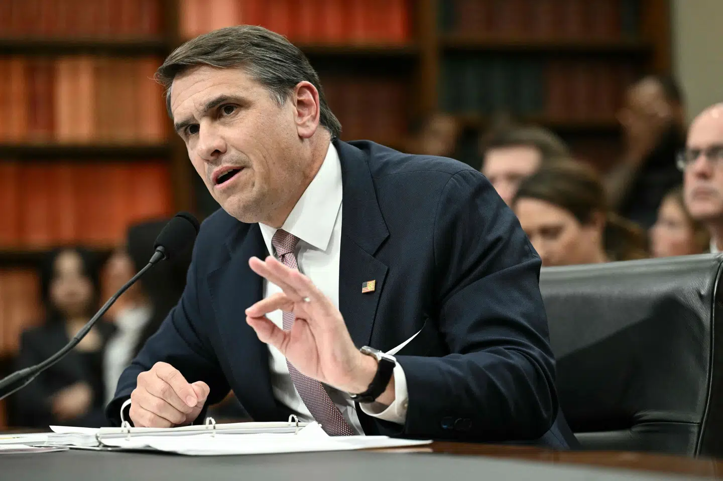 USA's fungerende justitsminister, Todd Blanche, fortæller under en høring i Repræsentanternes Hus, at en omstridt fond til Trumps støtter alligevel ikke kommer til at se dagens lys. Trump er dog stadig fritaget fra at få gransket tidligere selvangivelser.