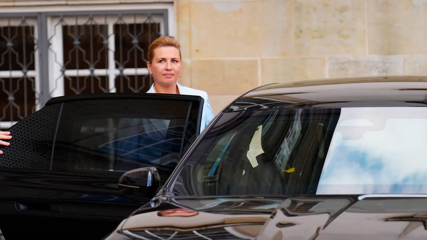 Mette Frederiksen smider en bombe. Peter Hummelgaard og Nicolai Wammen bytter ministerposter i den nye regering.