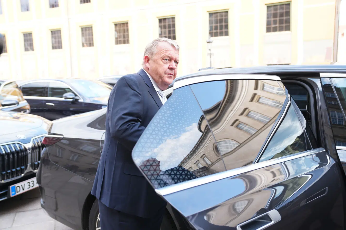 Moderaternes politiske leder, Lars Løkke Rasmussen, fortsætter som udenrigsminister.