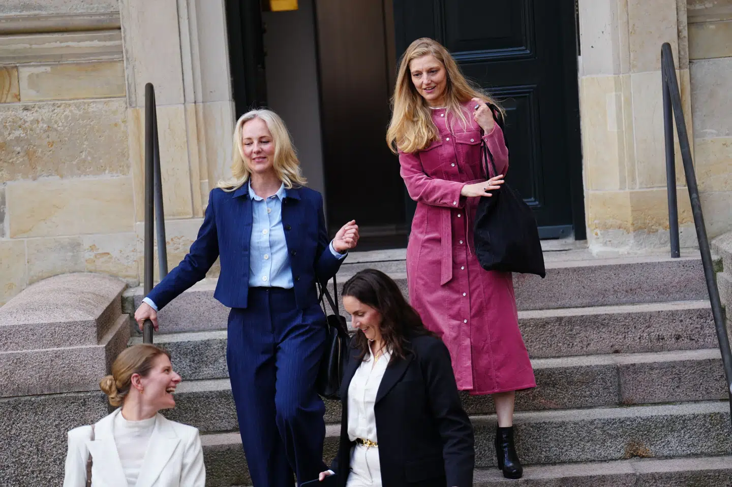 Ida Auken (S), Zenia Stampe (R), Ane Halsboe-Jørgensen (S) og Monika Rubin (M) er alle kommende ministre i firkløverregeringen. Her ses de på vej fra Statsministeriet til Amalienborg Slot i København for at møde kongen.