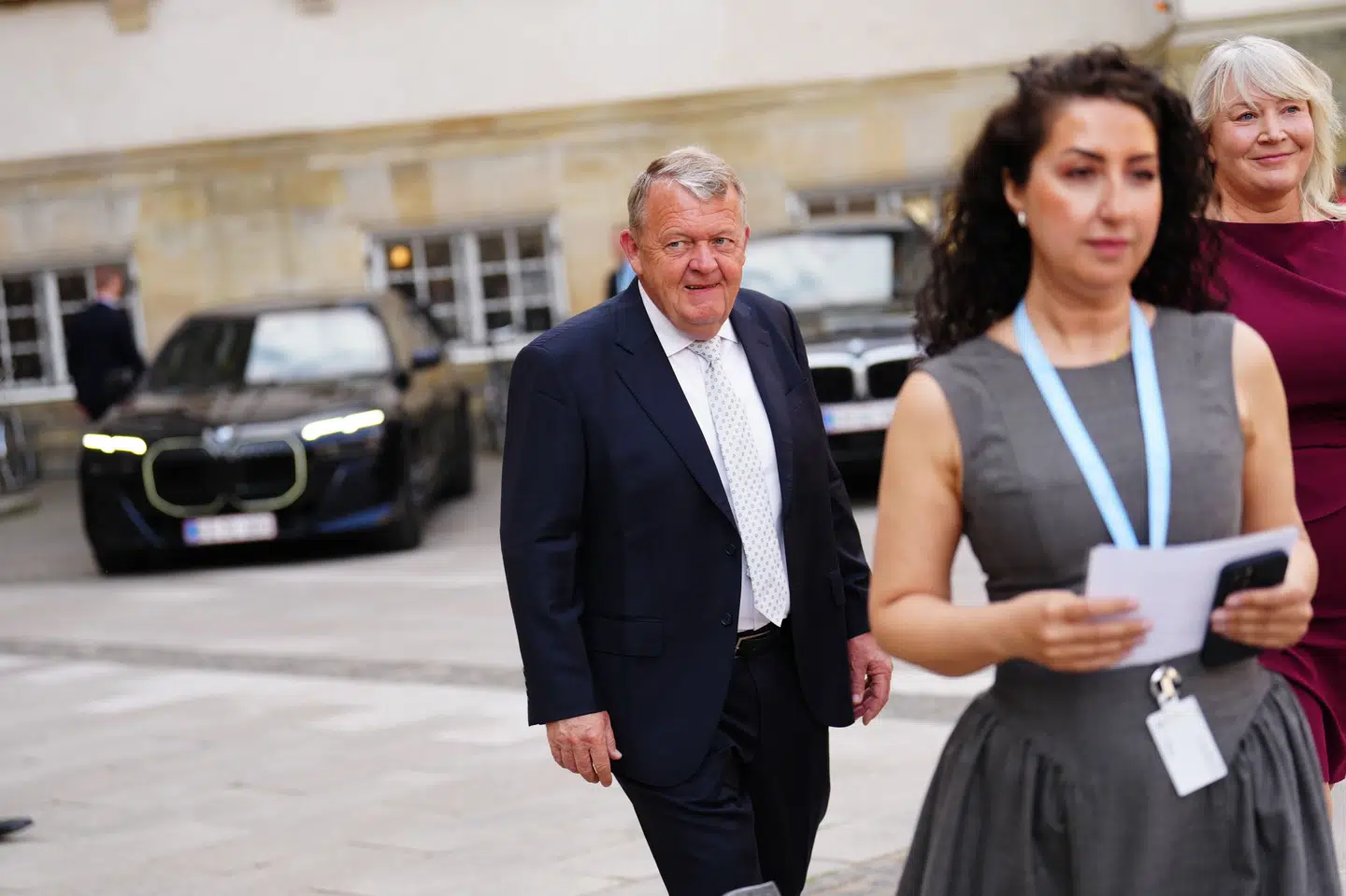 Lars Løkke Rasmussen (M) har som partileder i et regeringsparti sæde i de vigtigste regeringsudvalg.
