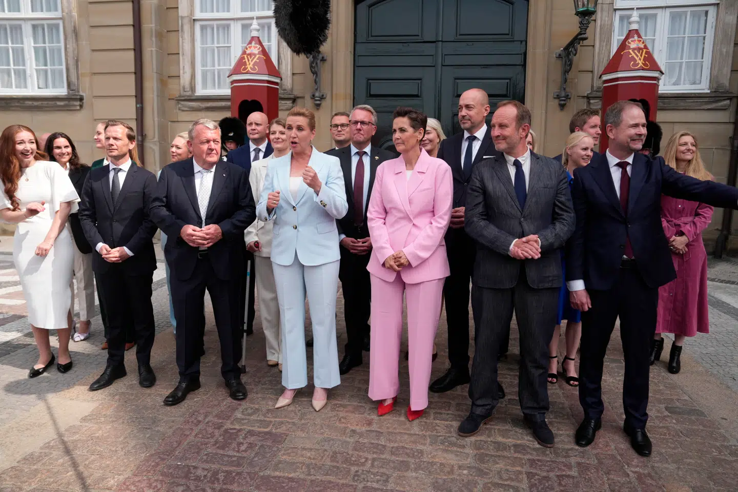 Den nye SSFMR regering med Mette Frederiksen som statsminister blev præsenteret på Amalienborg 3. juni 2026 efter at have været præsenteret for Kong Frederik.