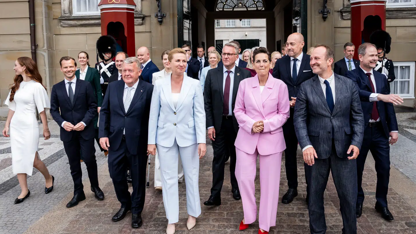 Morten Bødskov, der går i midten af billedet, er netop blevet udnævnt til udlændinge- og integrationsminister.