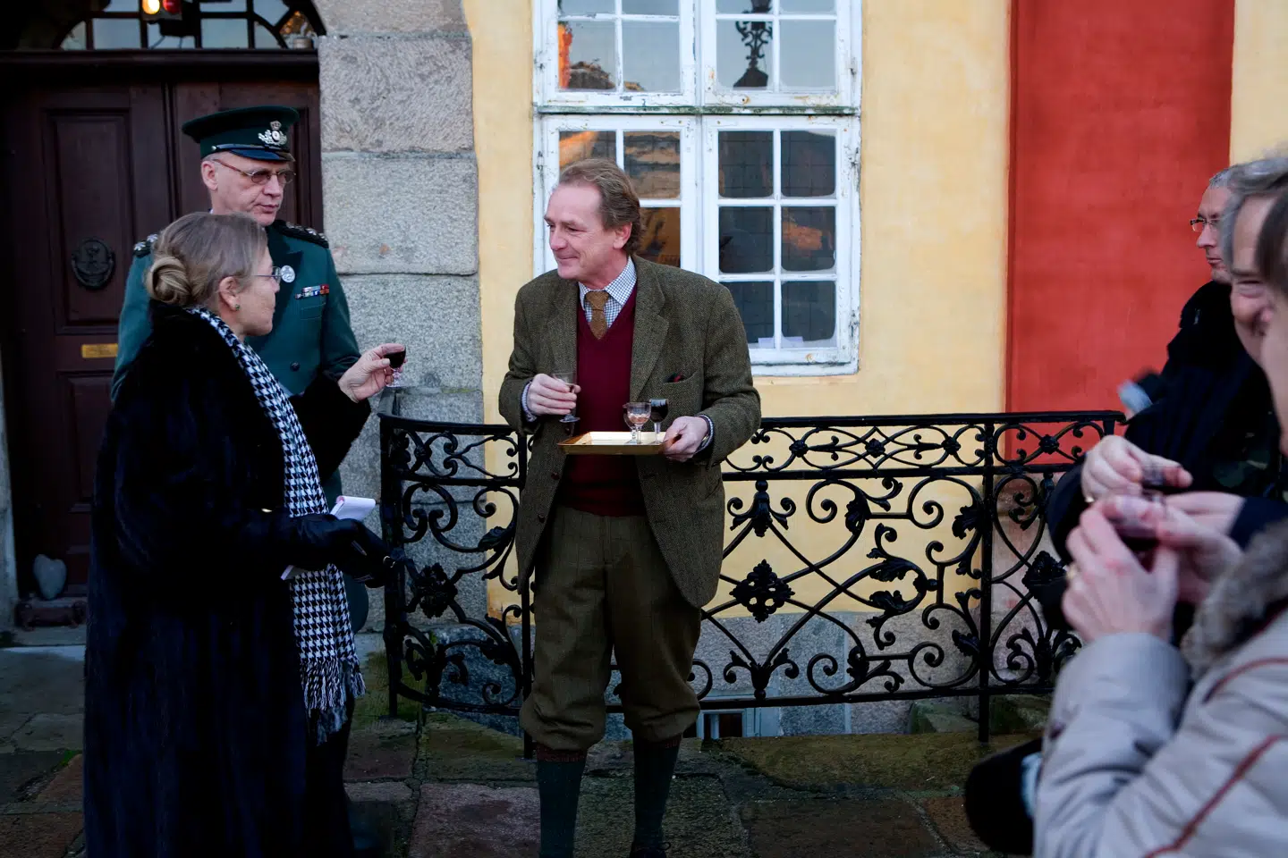 Ledreborg Slot ejes fortsat af prins Michels onkel, godsejer John Munro. Slottet har blandt andet været genstand for flere kongejagter, som her i 2006, hvor der var fasanjagt med salige prins Henrik som vært.