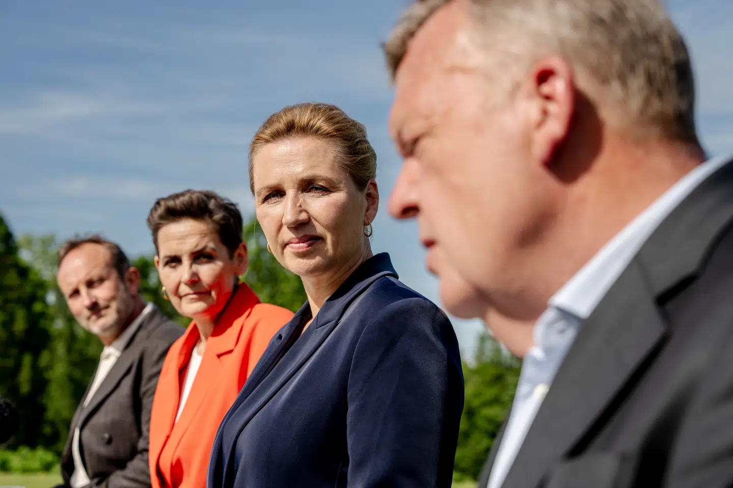 Mette Frederiksen (S), Pia Olsen Dyhr (SF), Lars Løkke Rasmussen (M) og Martin Lidegaard (RV) præsenterede regeringsgrundlaget tirsdag foran Marienborg.