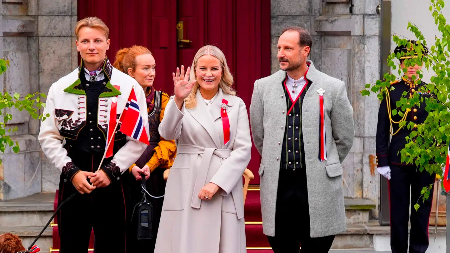 Prins Sverre Magnus, kronprinsesse Mette-Marit og kronprins Haakon på Oslos nationaldag 17. maj.