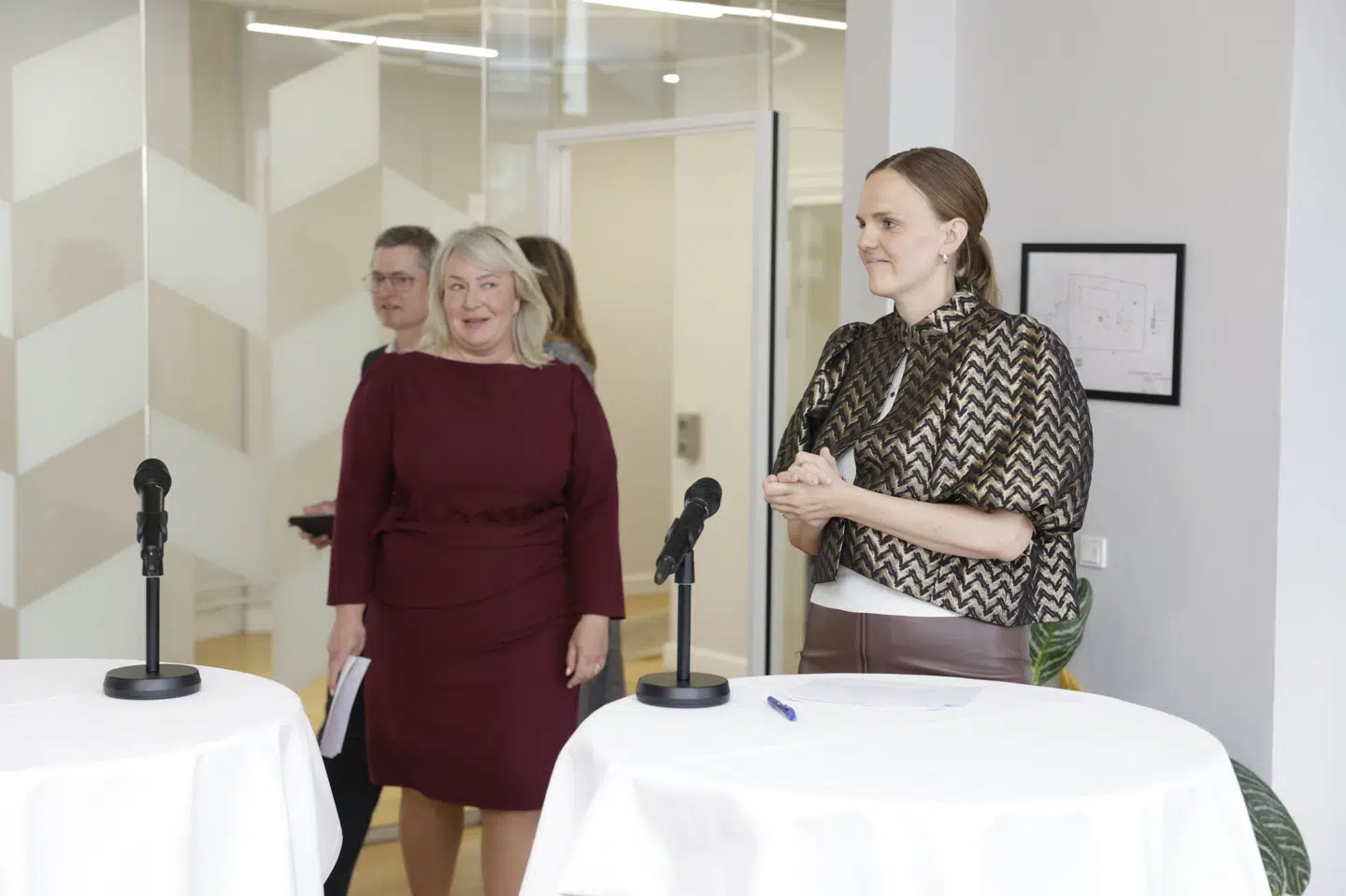 Caroline Stage (th.) er ærgerlig over, at der ikke længere er et selvstændigt ministerium for digitalisering.