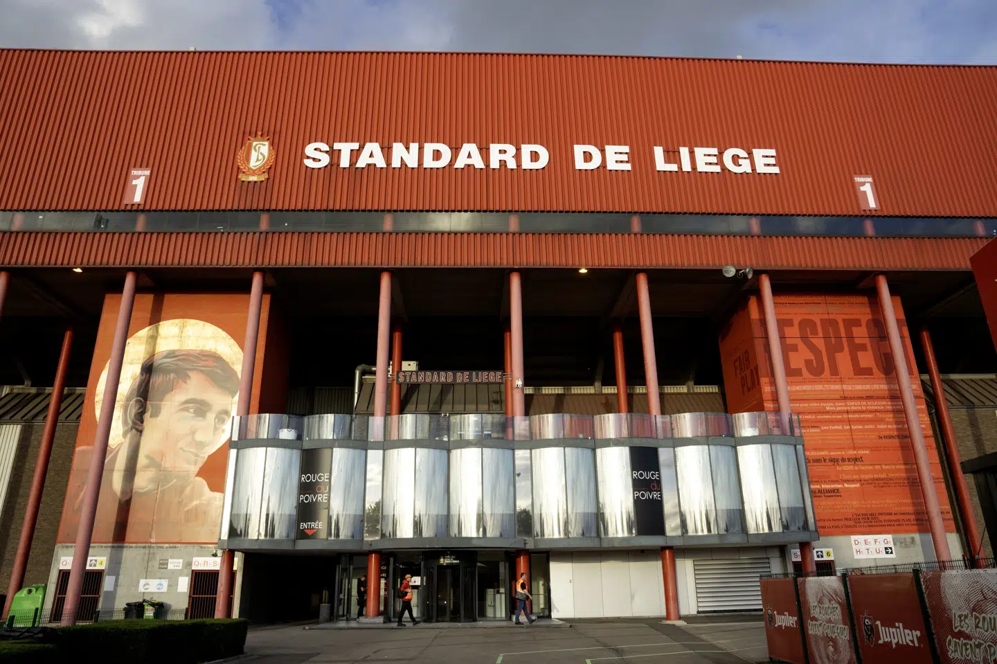 Det danske fodboldlandshold skal spille på Maurice Dufrasne Stadium i Liege onsdag aften. Modstanderen er DR Congo, og de får klart mest opbakning på lægterne.