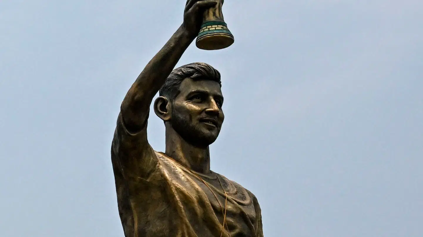Messi-statuen er 21 meter høj.