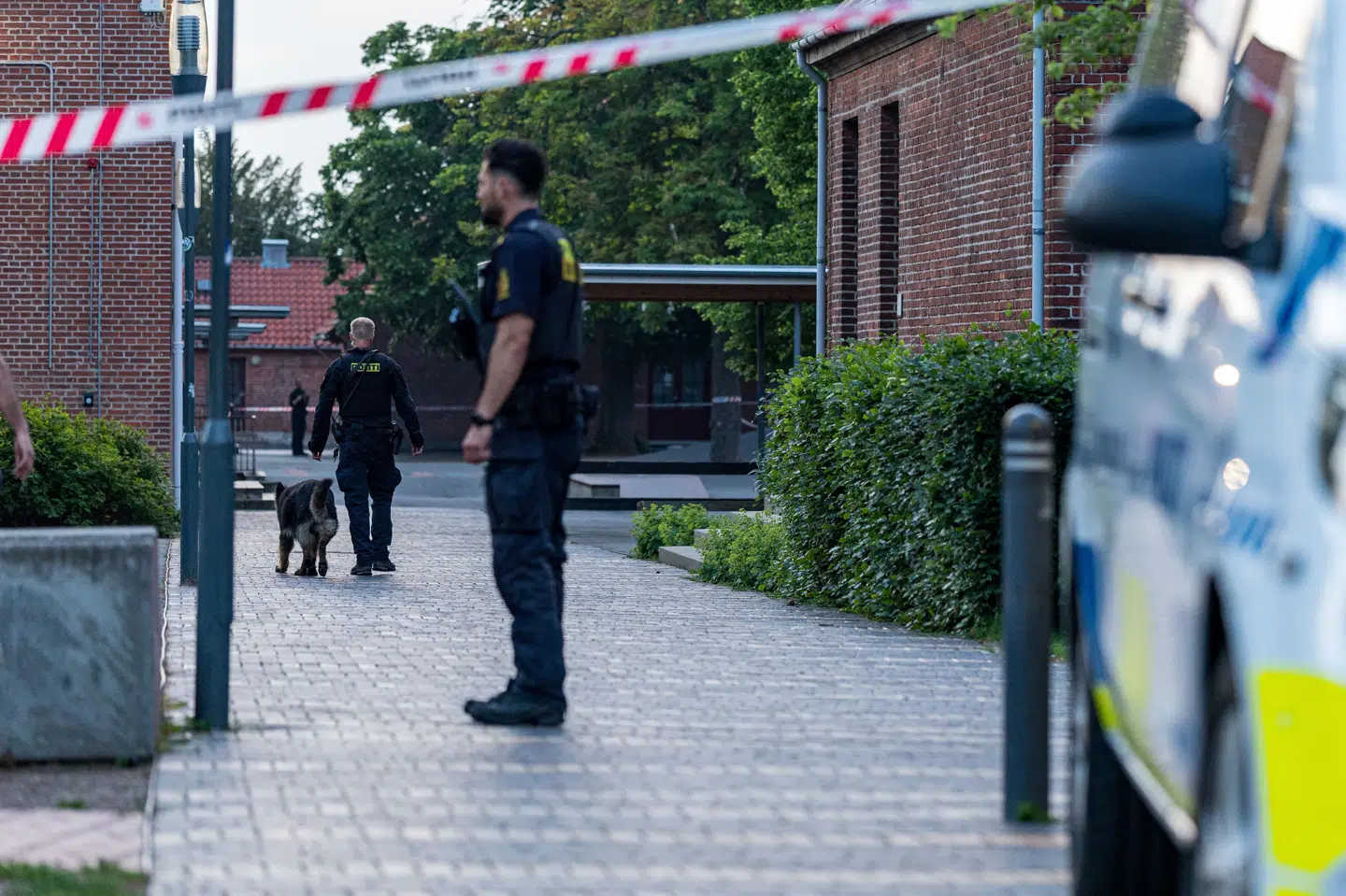 Københavns Vestegns Politi var onsdag aften til stede ved Islev Skole, hvor en dreng var blevet stukket ned. Han er uden for livsfare, skriver Rødovre Kommunes borgmester torsdag.