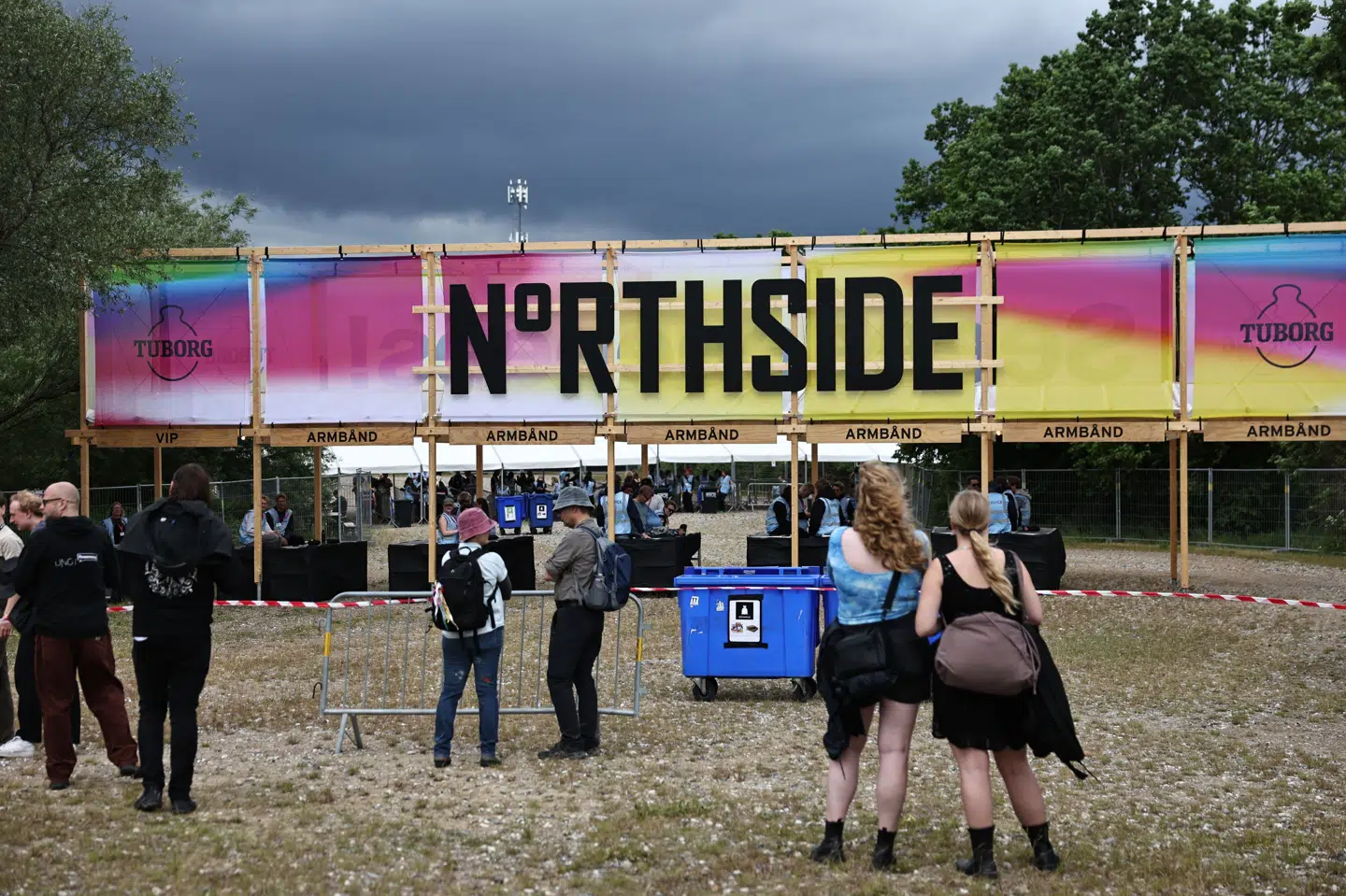 Der er store, sorte skyer over Aarhus, hvor musikfestivalen Northside torsdag slår dørene op. Festivalen finder sted indtil lørdag.