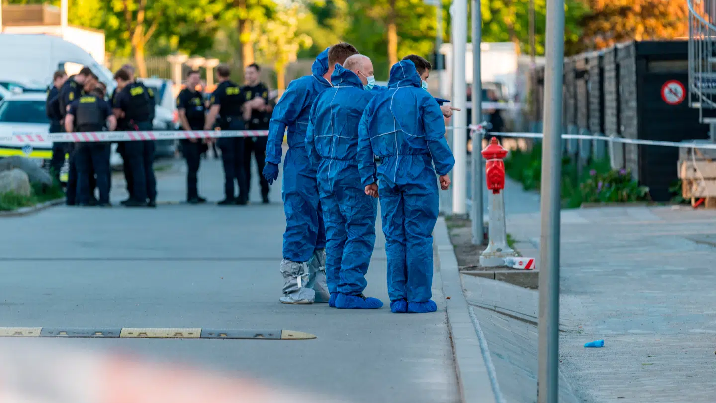 Politiet var til stede på Kurvemagerstien på Amager, hvor en eksplosion har fundet sted mandag 25 maj 2026.