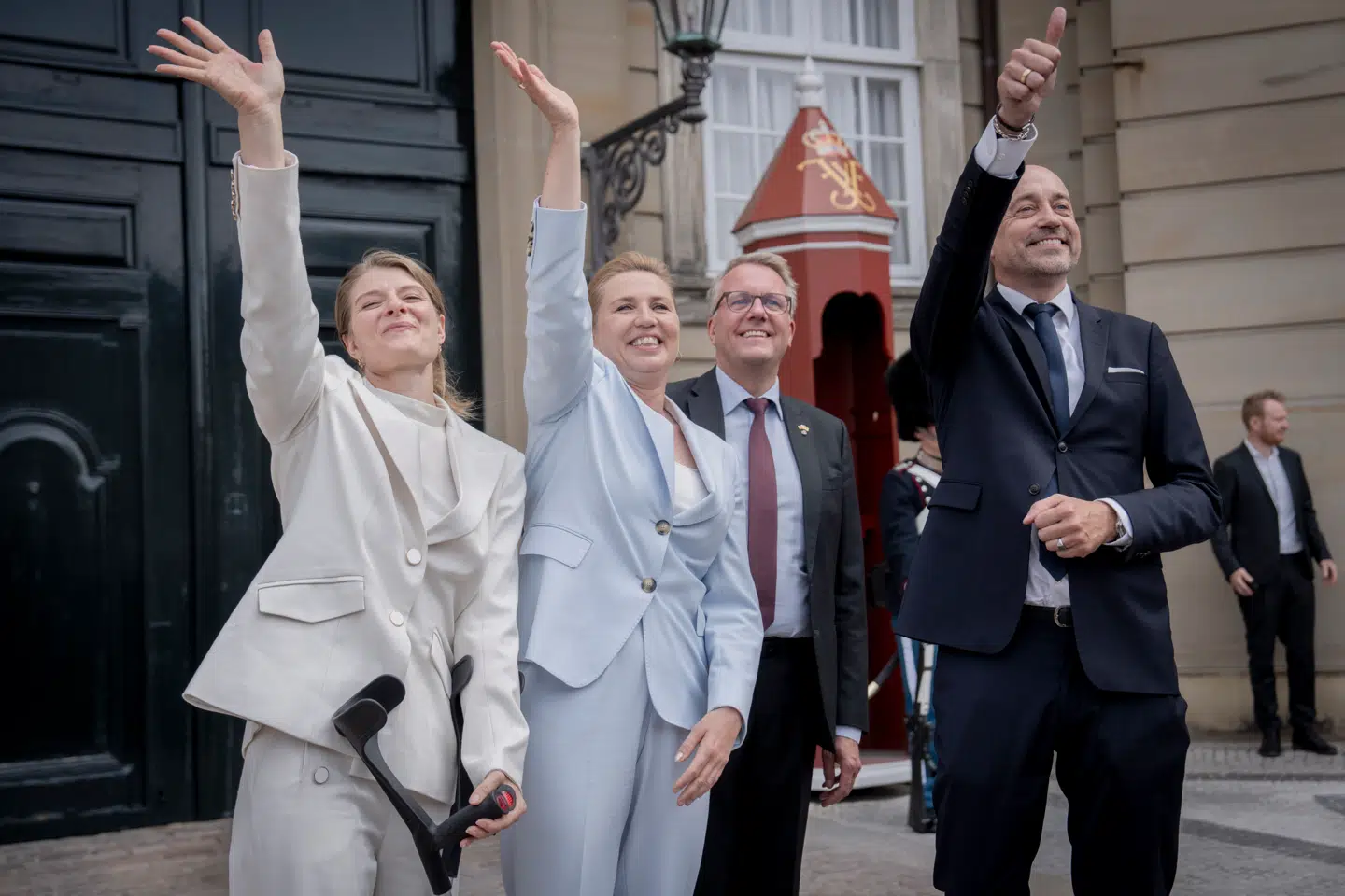I regeringsgrundlaget fra den ny SSFMR-regering, er der en passage, der deler vandene blandt landets store fagforeninger.