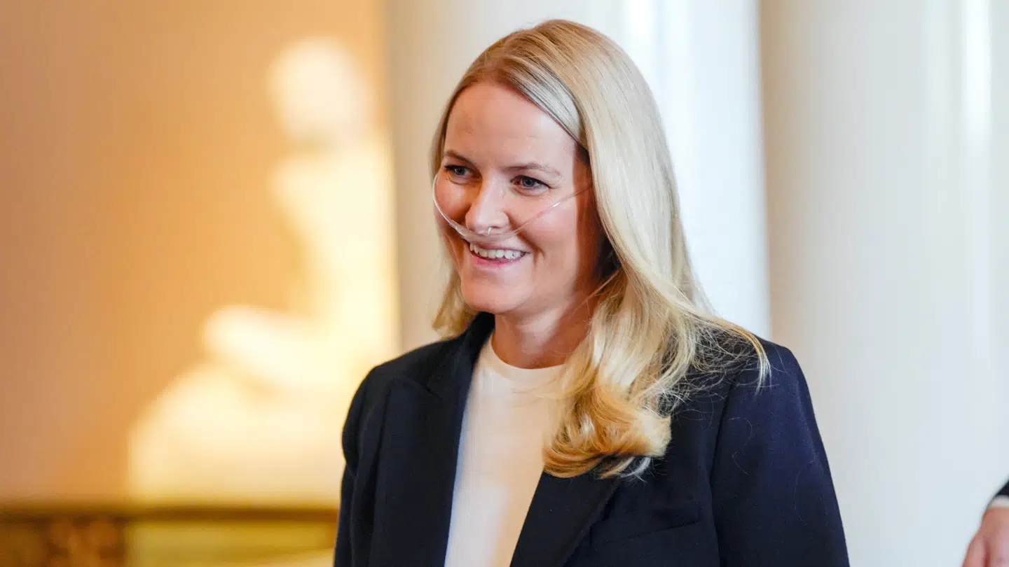 Norges kronprinsesse Mette Marit har flere gange optrådt offentligt med en iltslange.