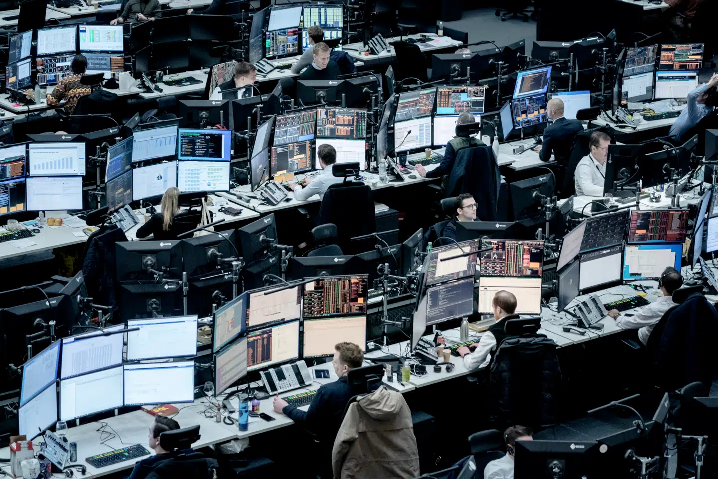 Aktiehandlere, som her i Nordea, skal tage stilling til de to nye aktier Biomar og installationsgruppen. Lige nu er der ikke tegn på vild begejstring, selvom begge selskaber har række fremtidsudsigter. Foto: Mathias Svold