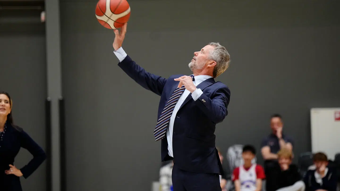 Under besøget i Holbæk blev der blandt andet også spillet basketball.