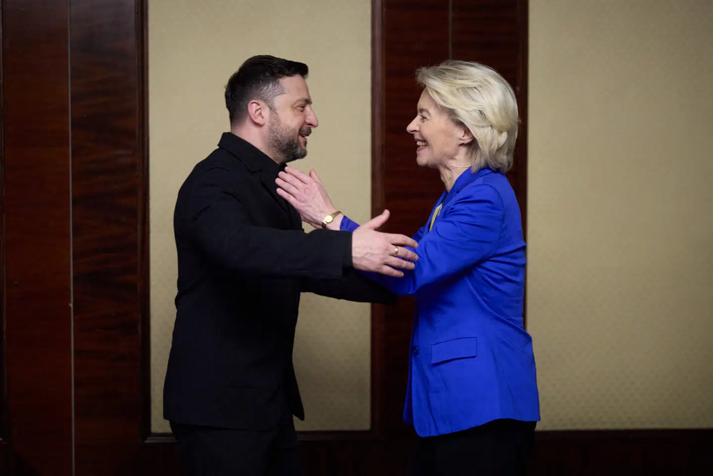 Ukraines præsident, Volodymyr Zelenskyj mødes regelmæssigt med og har en fast støtte i formanden for EU-Kommissionen, Ursula von der Leyen.