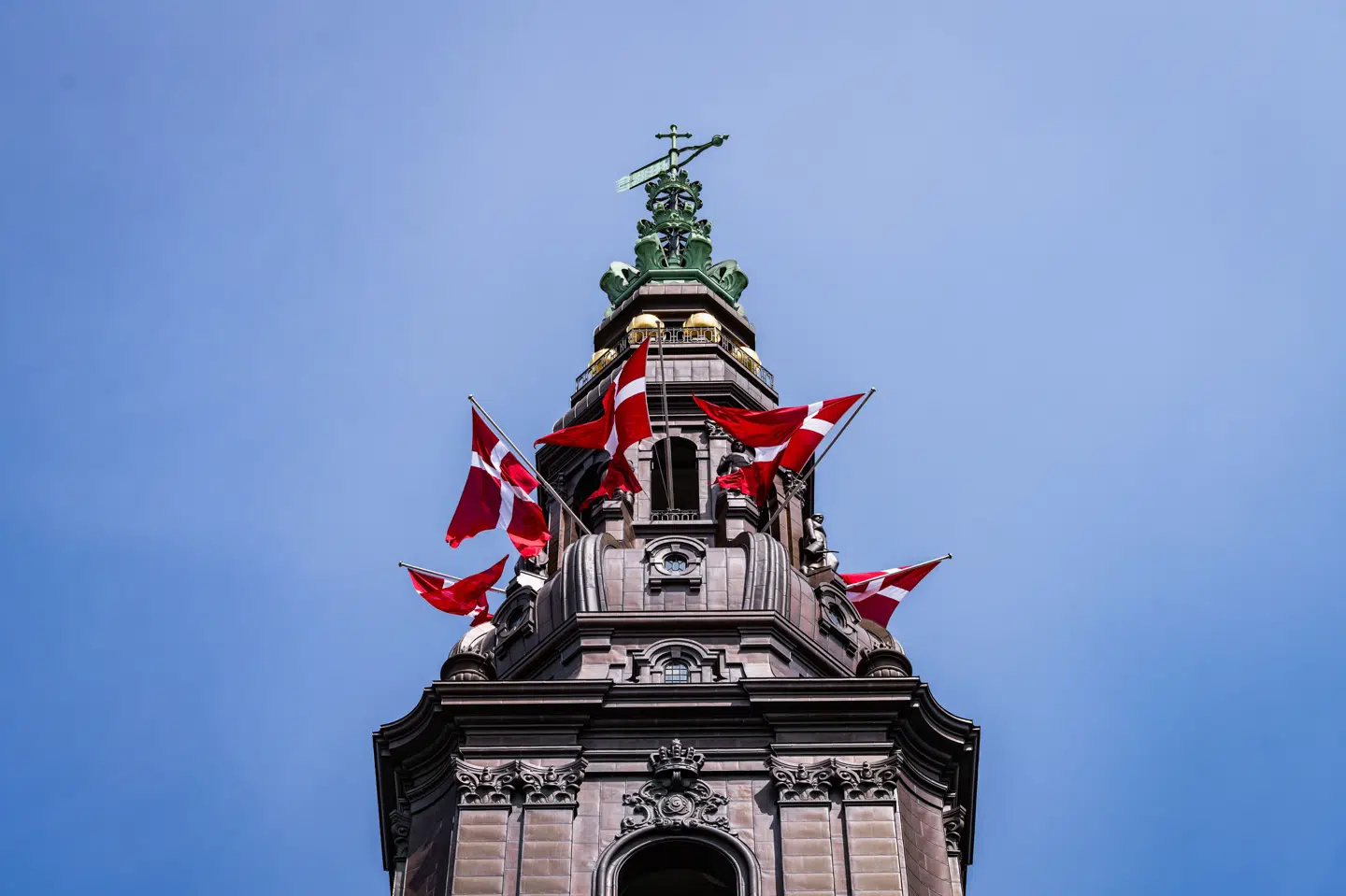På grundlovsdag sidste år blev der flaget i tårnet på Christiansborg i København. (Arkivfoto).