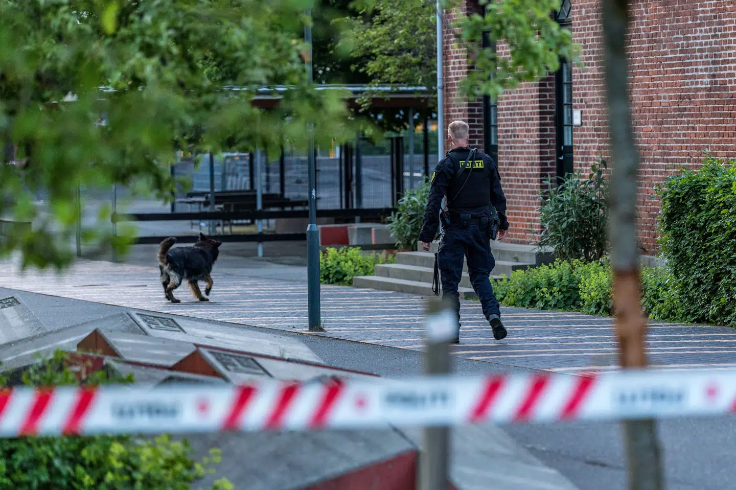 Politiet var onsdag aften til stede på Islev Skole, hvor en 16-årig dreng var blevet stukket med kniv.