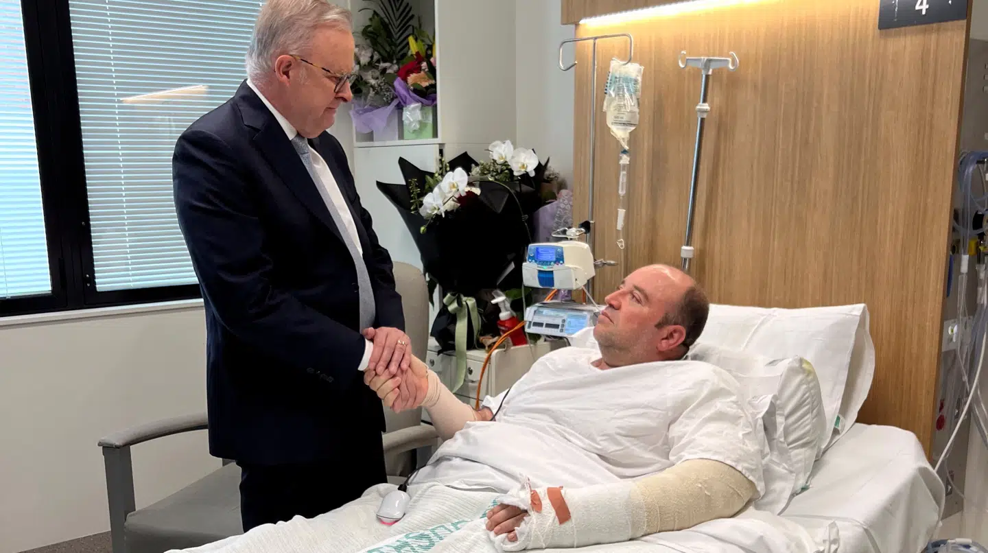 Efter terrorangrebet i december takkede den australske premierminister Anthony Albanese Ahmed al Ahmed for hans indgriben. Efter angrebet var Ahmed al Ahmed indlagt og blev opereret for de skader, han pådrog sig under angrebet.