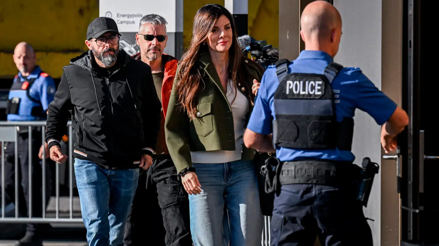 Jacques Moretti og Jessica Moretti ankom fredag til en afhøring omkring dødsbranden på deres bar nytårsaften.