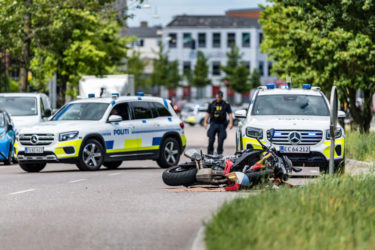 En varevogn og en motorcyklist har været involveret i et uheld på Hulgårdsvej lørdag eftermiddag i København.