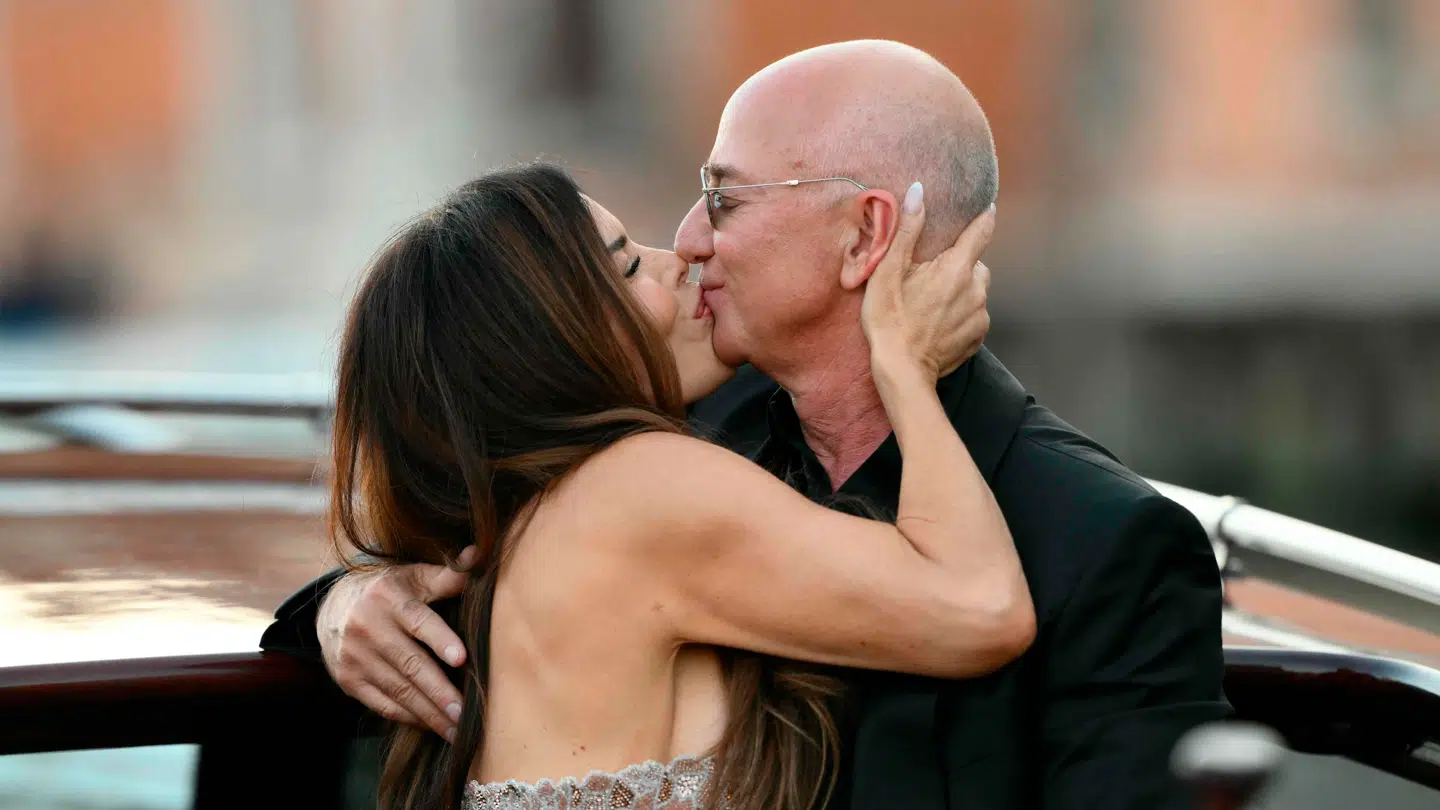 Amazonstifteren Jeff Bezos og Fox news værten Lauren Sanchez blev sidste sommer gift ved et storslået bryllup i Venedig.