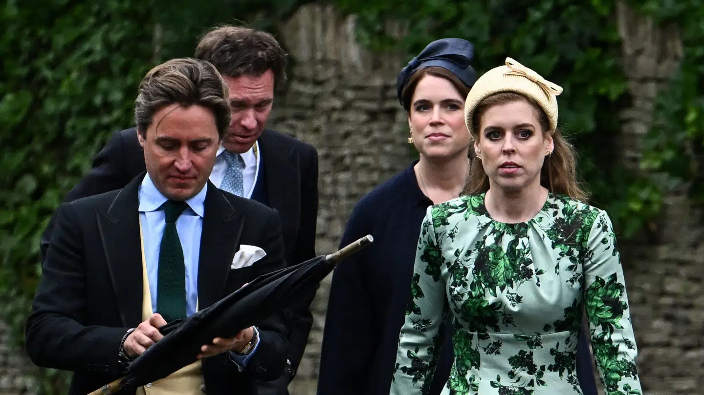 Prinsesse Beatrice og Prinsesse Eugenie fotograferet til brylluppet lørdag.