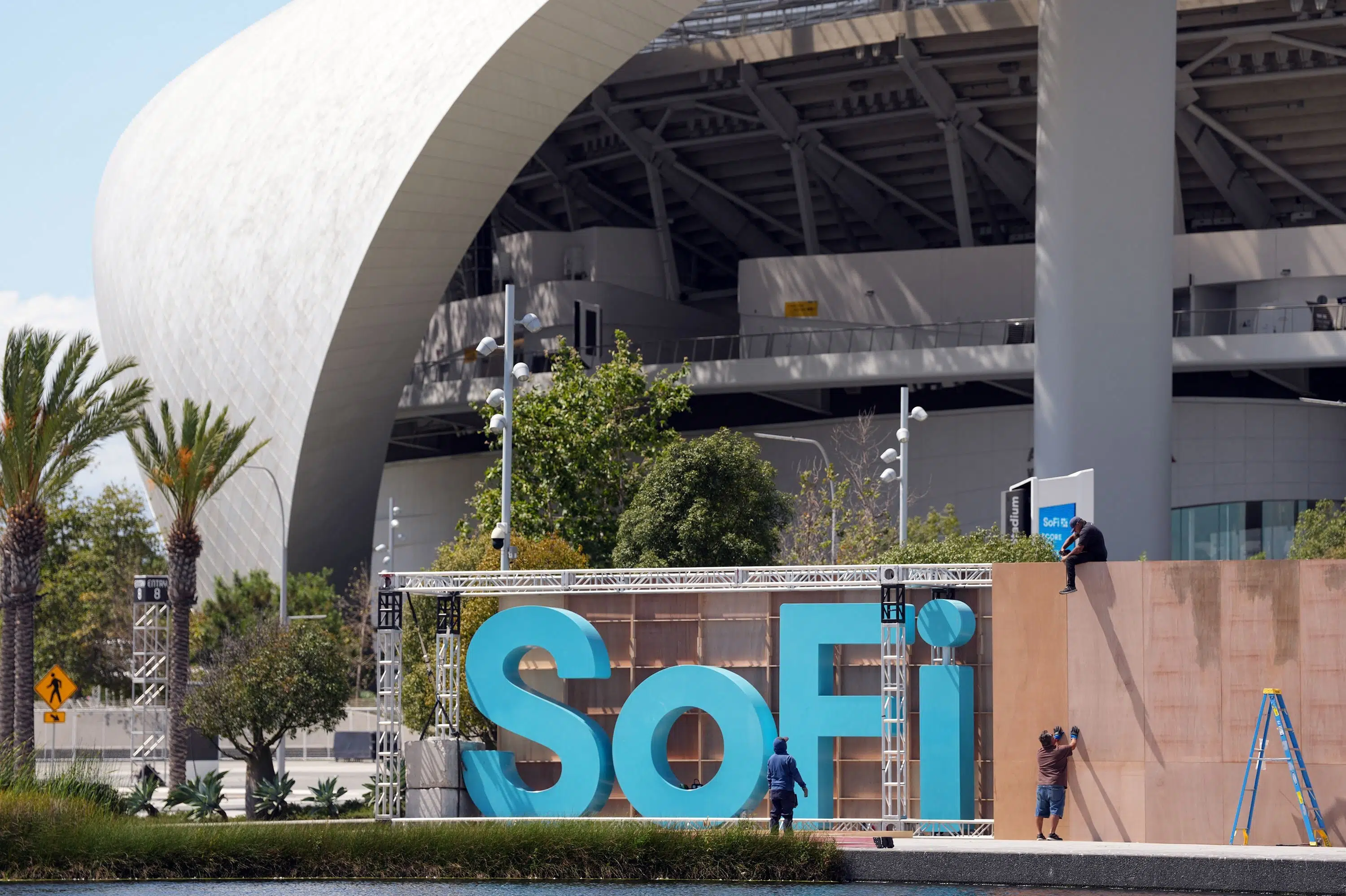 Stadium workers threaten strike just before World Cup