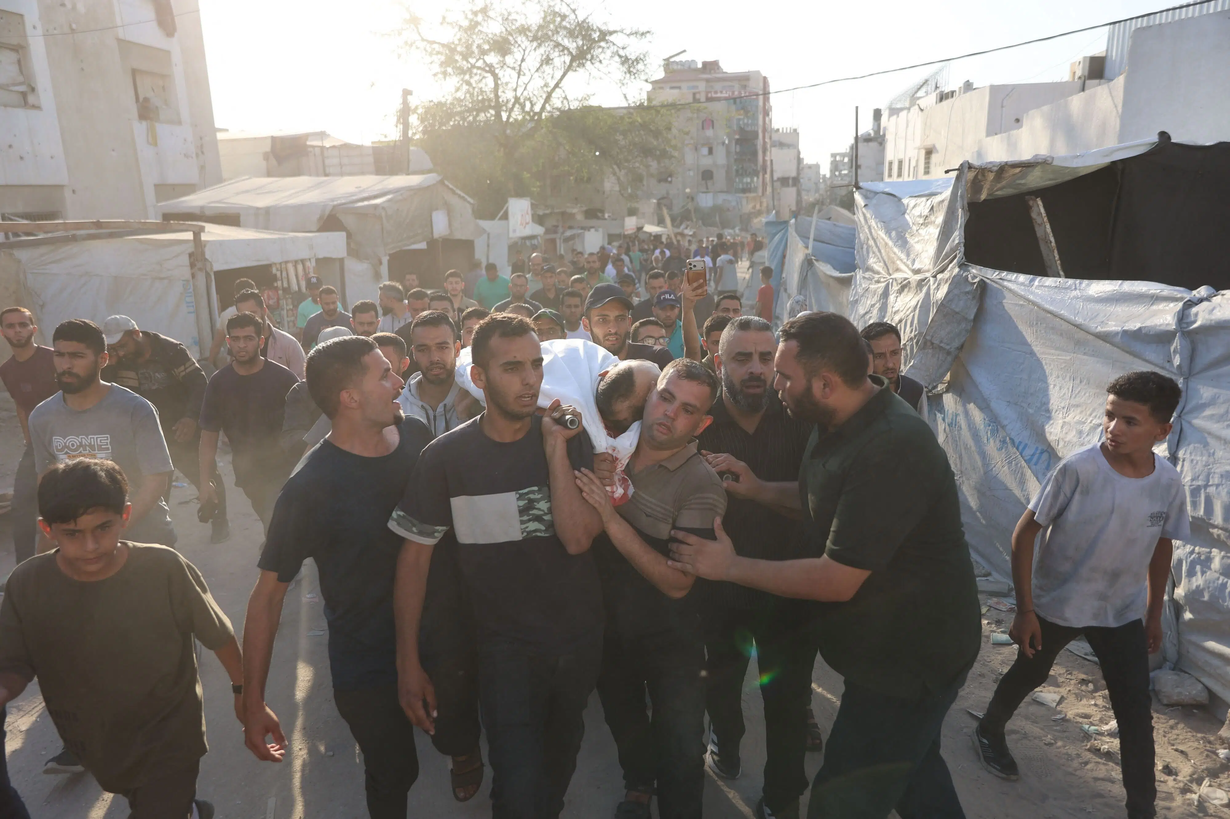 Seven Killed in Israeli Strikes on Gaza Tent Camp Amid Ceasefire Talks