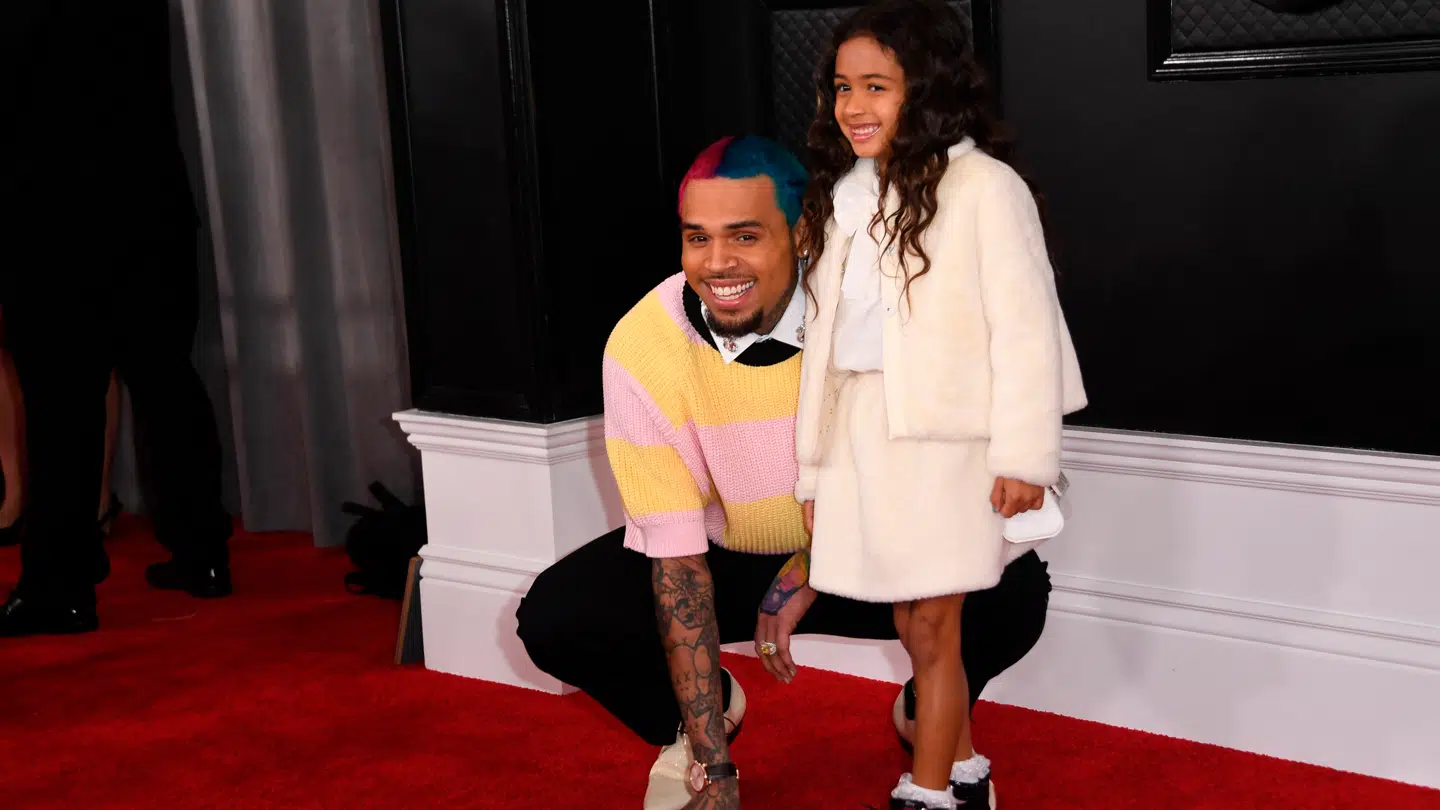 Rapper Chris Brown og datteren Royalty, der i dag er 12 år gammel, på den røde løber. Tilbage i 2015 sikrede han sig den fælles forældremyndighed over datteren.
