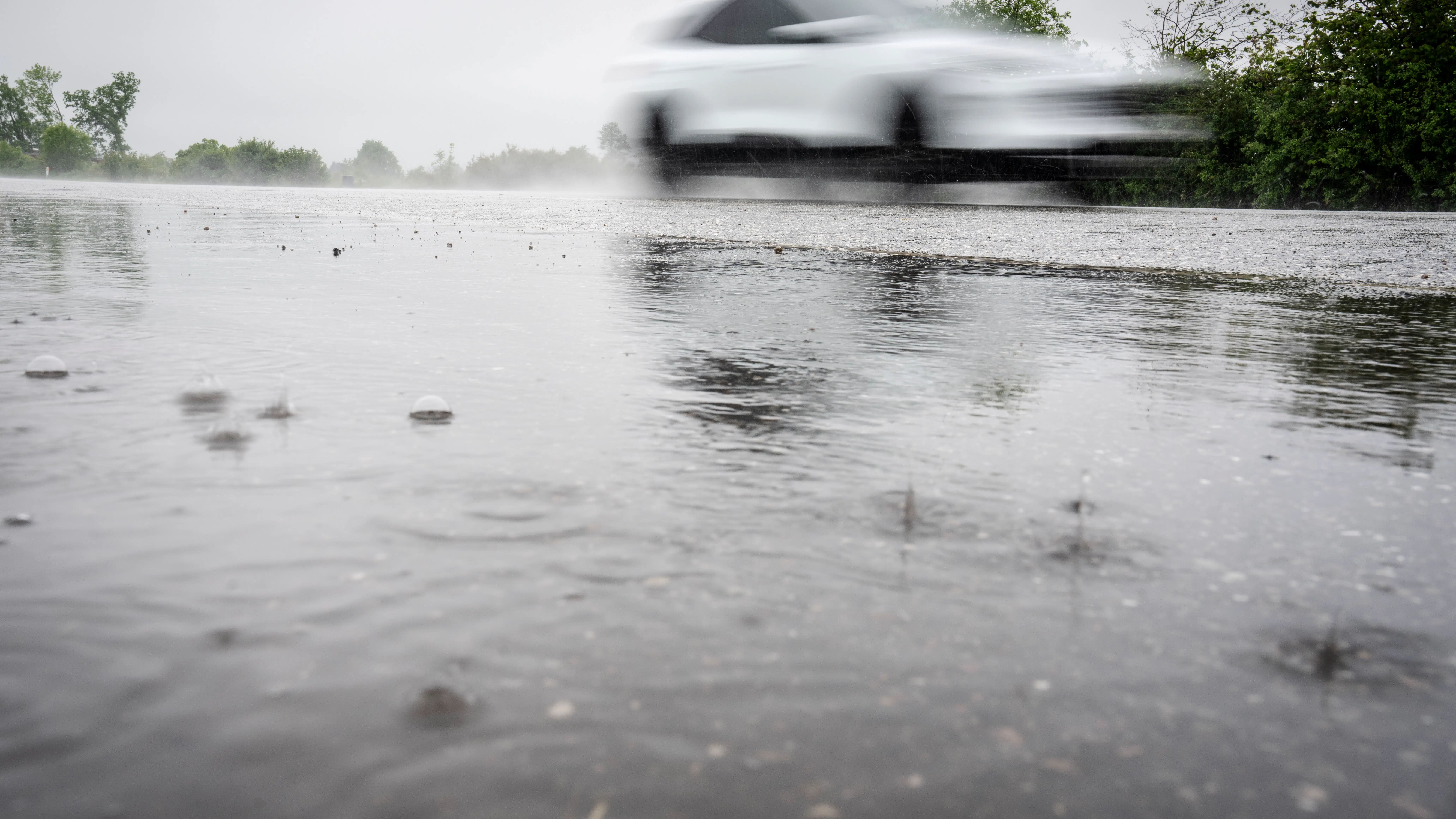 Våd uge i vente: Flere steder kan få en måneds regn på en en
